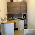 Grand Studio Entierement Renove Au Coeur De Paris