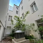 Grand Studio Entierement Renove Au Coeur De Paris