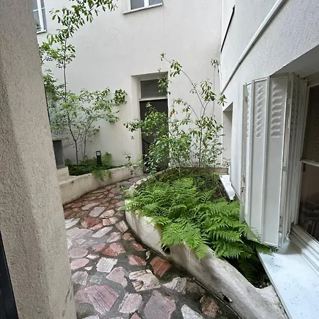 Apartment Grand Studio Entierement Renove Au Coeur De *